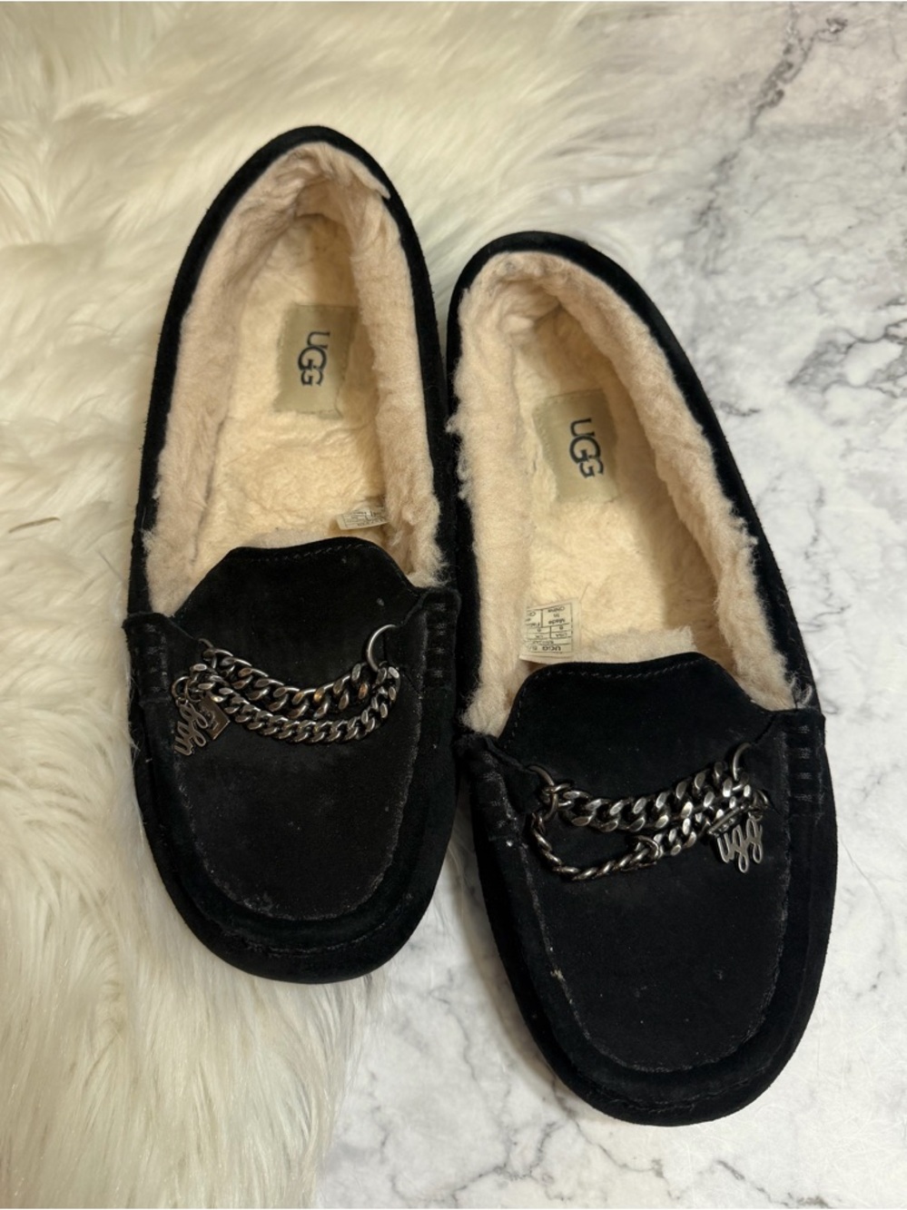 UGG Ansley Chain slippers Size 8
